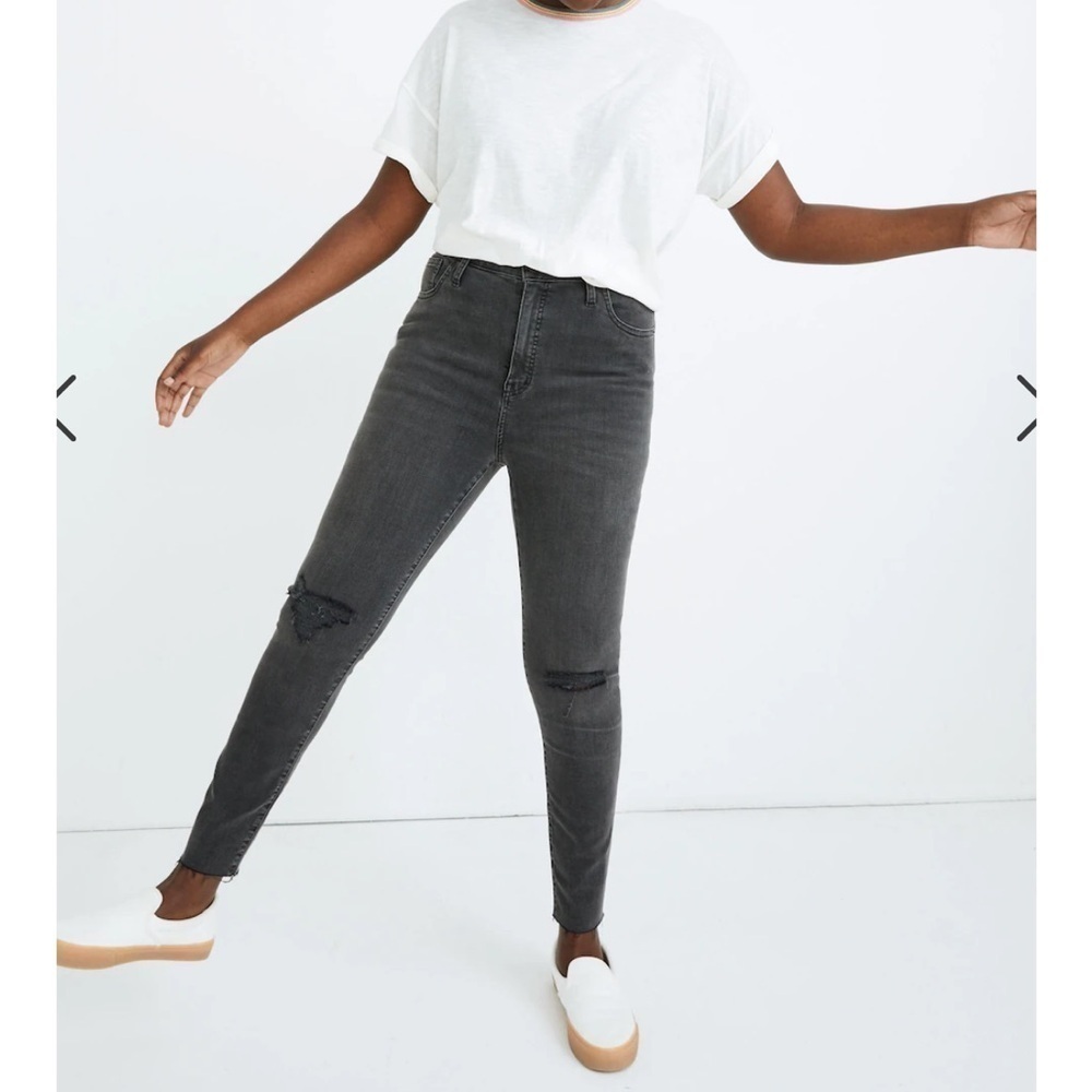 Madewell Petite Curvy High-Rise Skinny Jeans in Black Sea Raw Hem Distressed